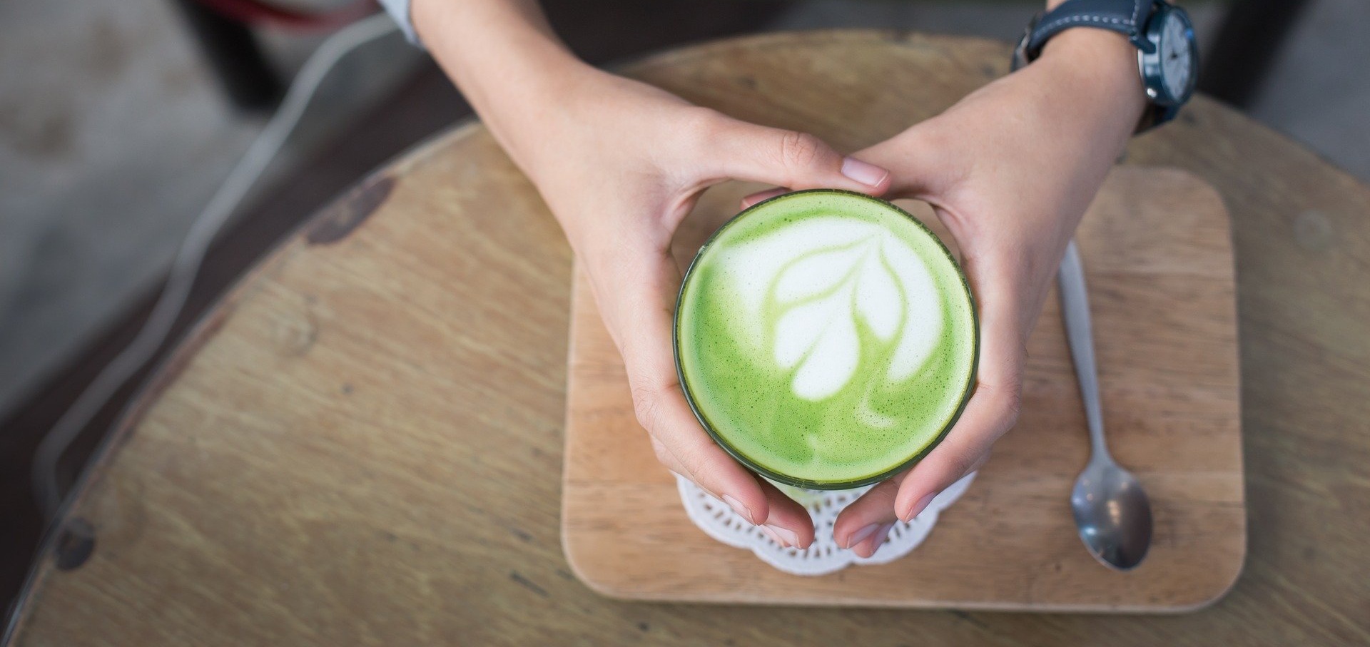 banana matcha breakfast smoothie
