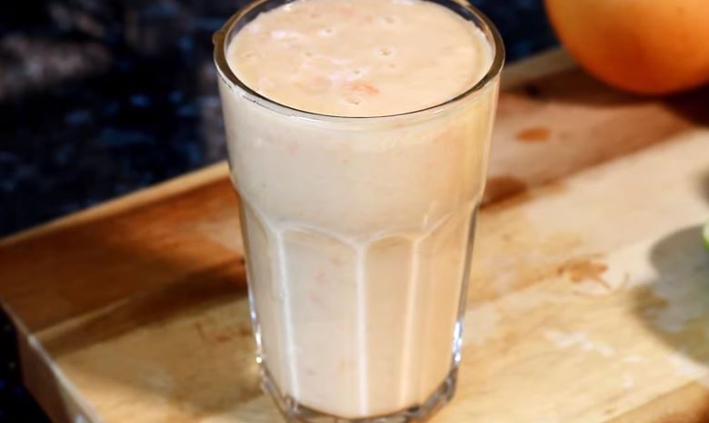 Wishing to reduce bloating, boost your metabolism and feel invincible the rest of the day? Then check out this metabolism boosting grapefruit smoothie!
