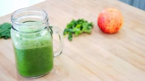 Metabolism Boosting Apple Kale Smoothie
