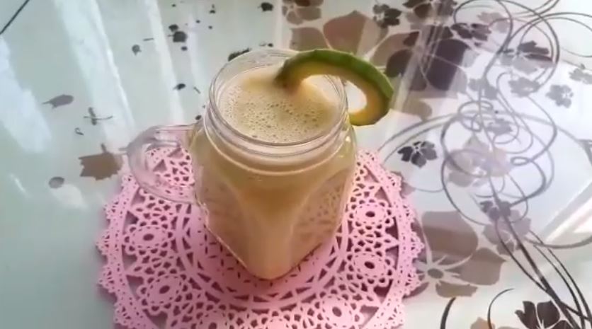 Looking for a rich, creamy, satisfying, loaded with healthy fats smoothie? Then you need to try this fantastic metabolism boosting avocado peach smoothie!