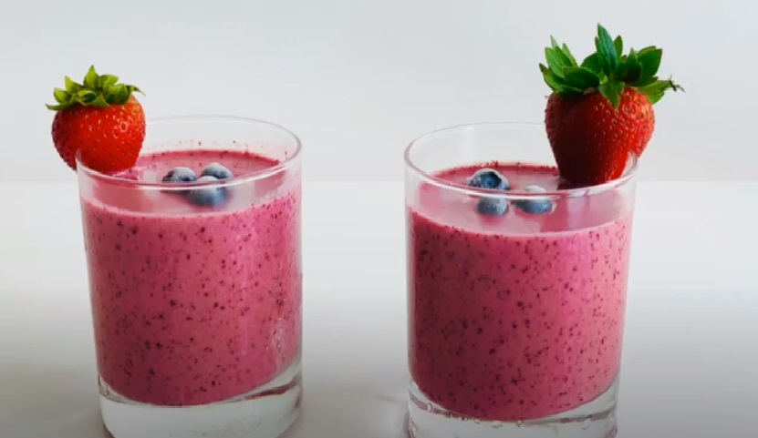 Want something to make you feel like you can conquer the world? Then try this easy and healthy metabolism boosting banana berry green tea smoothie!