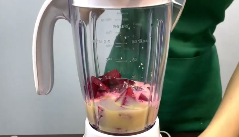Looking for a smoothie that can help you boost your metabolism? Then check out this amazing metabolism boosting beetroot pumpkin smoothie recipe!