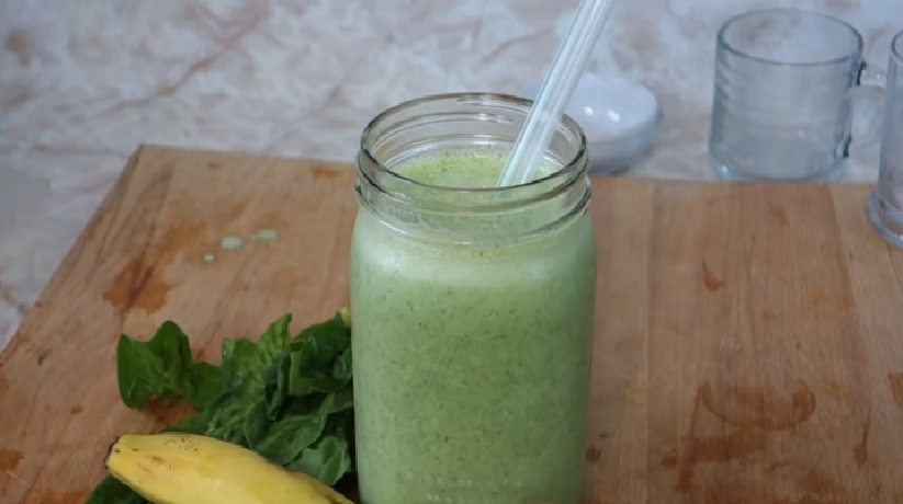 Looking for a smoothie that can give you the energy you need to start your day? Then check out this metabolism boosting Greek yogurt green smoothie!