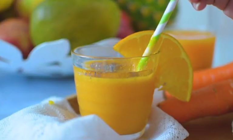 Looking to kick up your metabolism? Do it with this yummy metabolism boosting green tea & fruit smoothie recipe! Super healthy and delicious.