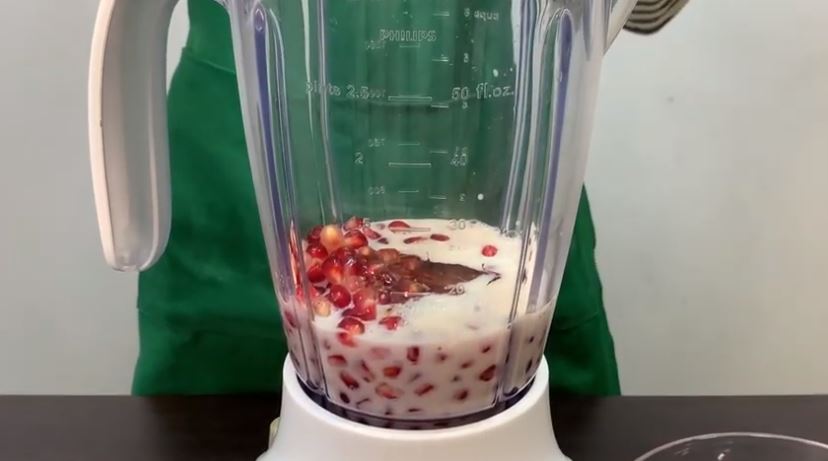 Looking for a healthy and delicious smoothie recipe? Then check out this yummy metabolism boosting pomegranate banana smoothie!