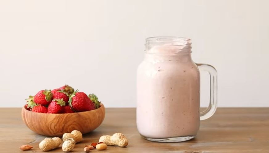 Looking for a smoothie recipe you can take with you? How about this peanut butter and jelly protein smoothie and bring it to work for a delightful break!