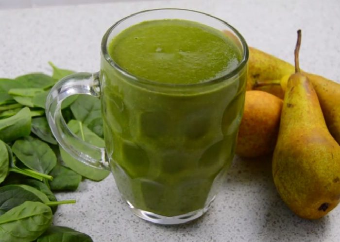 In search of a yummy and healthy smoothie recipe to bring with you? Then give this yummy pear and spinach smoothie a try and bring it with you to work! 
