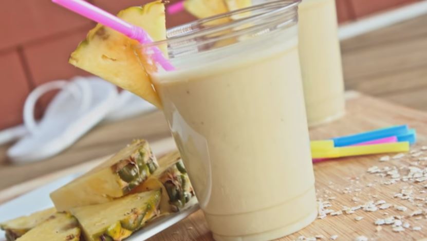 Want to bring a something yummy, refreshing and filling to brighten up your day? Then how about this delightful pina colada smoothie to take to work.