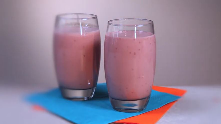 In search of a healthy, yummy and easy smoothie recipe? Then check out this fantastic tart cherry and spinach smoothie and bring it to work.