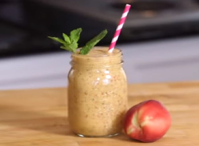 Are you constantly on the go? Then try this fantastic peaches and cream smoothie to take to work so you can still have a delicious and nutritious breakfast!